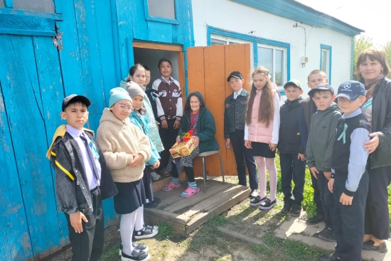 В рамках плана месячника «Патриот» и празднования Дня Победы проведена акция «Қарт адамдарға көмек».