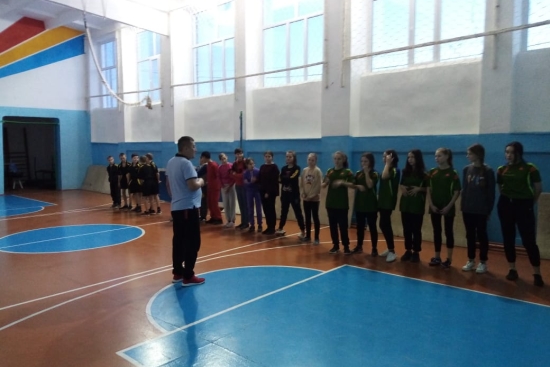 Заң және тәртіп айлығы аясында 26.01.2026 ж. күні, 5-7 сыныптар арасында дене шынықтыру мұғалімдері командалық эстафета өткізді. В рамках месячника Закон и порядок 26.01.2026 года среди 5-7 классов учителями физической культуры проведена командная эстафет